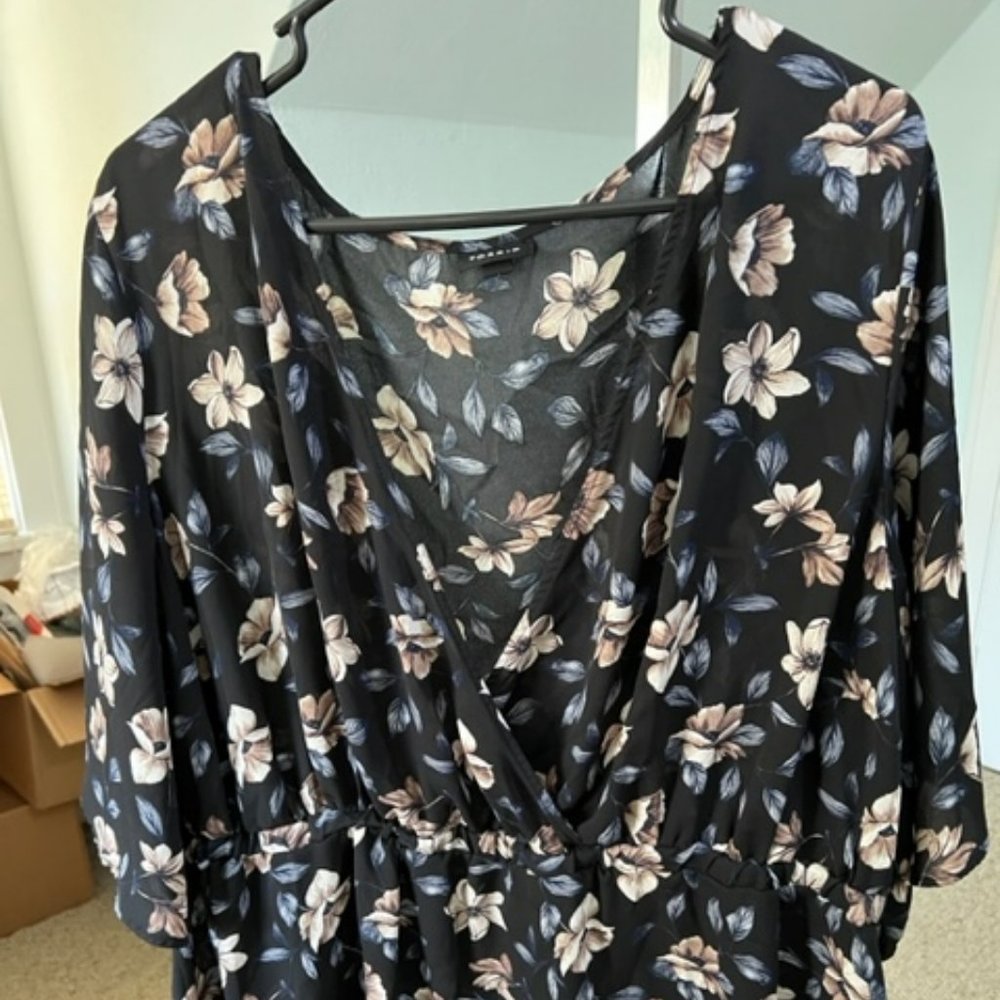 Torrid floral wrap top size 4
